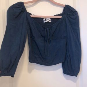 Cropped blue blouse